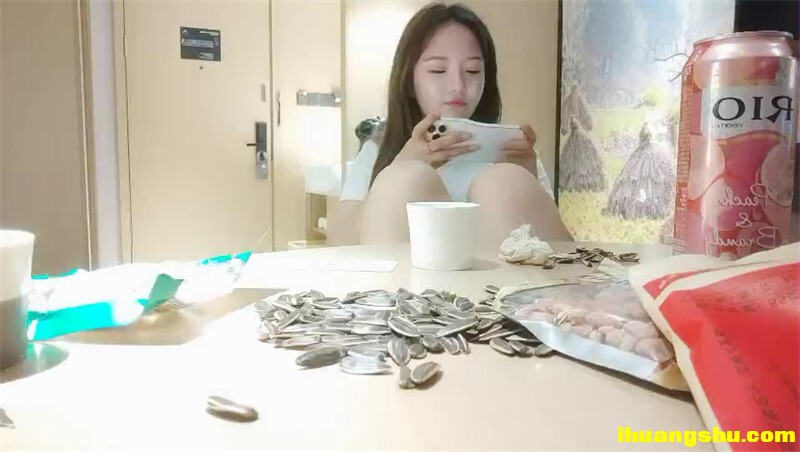 南京御姐高颜值长得像某当红明星，脸蛋儿太精致 明星范儿十足[987.66MB/MP4/WF]