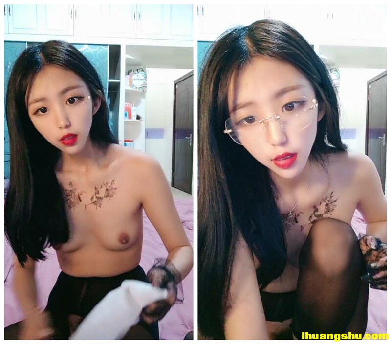 极品女神首顶级美腿S型身材，全裸极度诱惑，一撮毛肥嫩美穴，掏出假屌猛捅[531.32MB/MP4/WF]