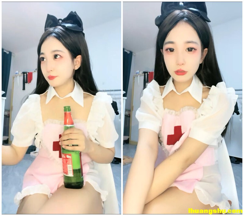 胸前纹身美乳妹妹！撩起衣服豪乳露出！振动棒抽插无毛嫩穴，黑丝美腿翘起，摆弄各种姿