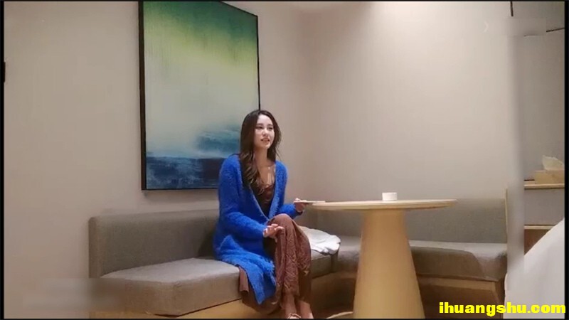 美乳女孩性感丁字内裤菊花里插上粗大肛塞不断扭动屁股双插疯狂输入[778.70MB/MP4/WF]