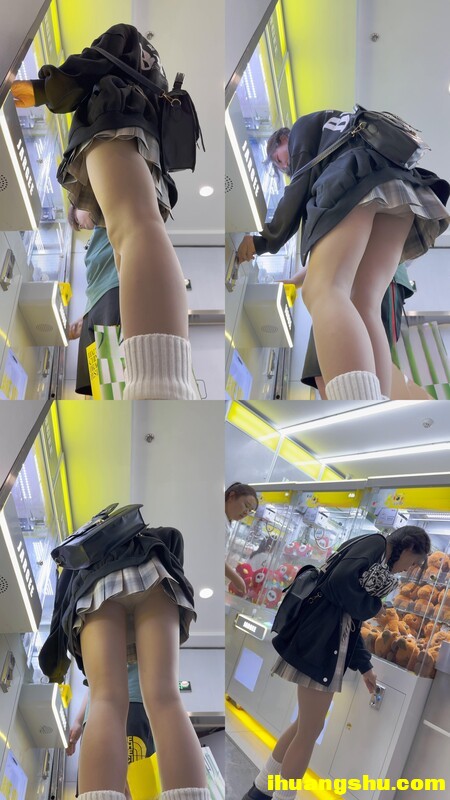 双马尾学生妹抓娃娃。肉丝袜白内直接把相机坐掉[MP4/1252MB/windfiles]