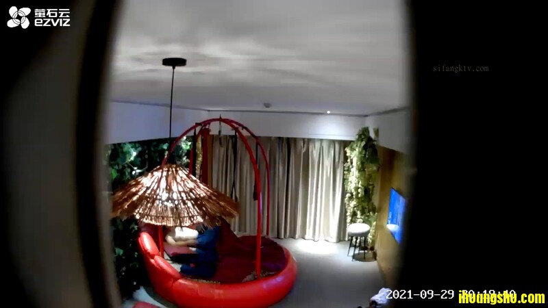 清純甜美小學妹，主打的就是聽話，【粥粥吃不飽】，大哥專屬定制，讓[MP4/536MB/wf]