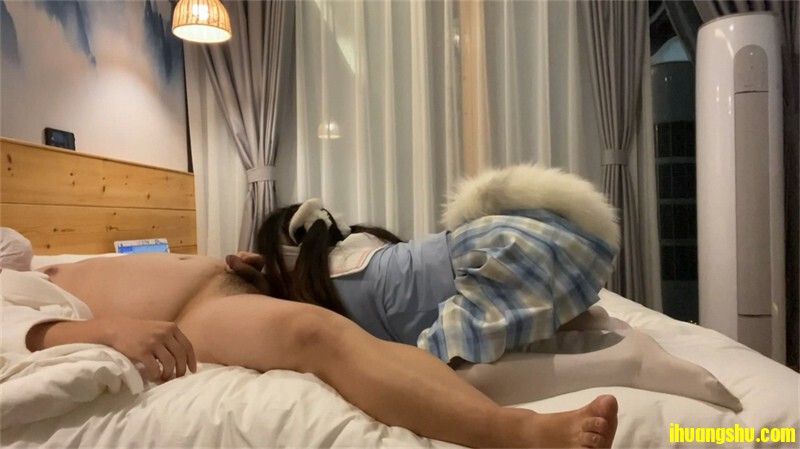 长发高颜值妹子，全裸道具自慰，手指掰开阴唇按摩刺激阴蒂，直播洗澡[815.85M/MP4/WF]