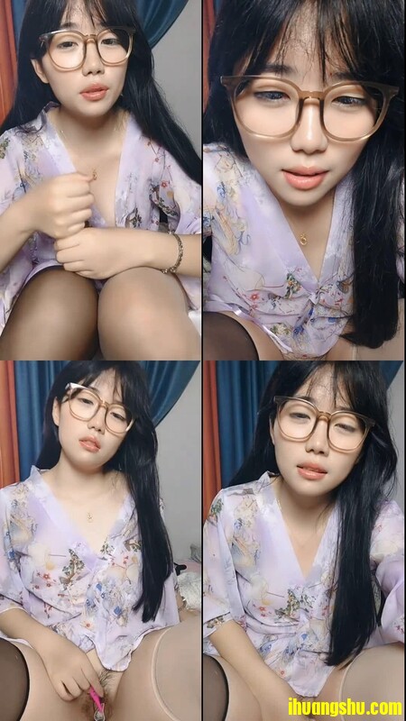 少萝小甜甜丝袜露脸带个眼镜很耐看的极品妹子深夜撩骚互动跳蛋[MP4/1152MB/windfiles]