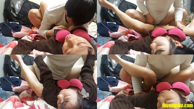 合租房浴室暗藏摄像头偷拍身材不错的美女邻居洗澡洗鲍鱼1[MP4/186MB/windfiles]