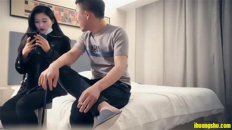 肚兜女郎情趣装扮诱惑，制服OL女秘书火辣激情艳舞，无毛白虎逼特写[1.43GB/MP4/WF]