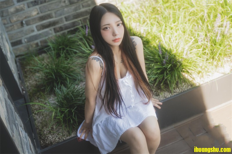 大奶黑丝露脸情趣诱惑，风骚的大屁股深夜激情大秀，揉着骚奶子道具玩弄骚穴呻吟[2.87GB/M