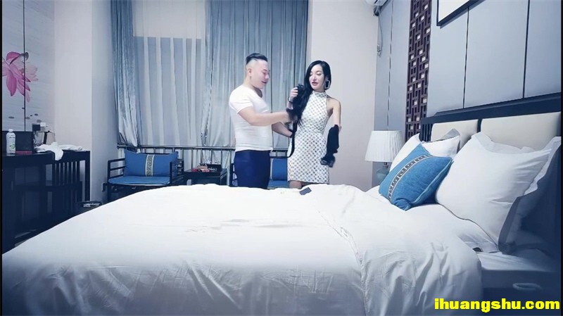 漂亮眼睛新人气质女神，长发及腰情趣装，细腰白嫩美乳，掰开小穴粉嫩超紧致[784.12M/MP4/WF