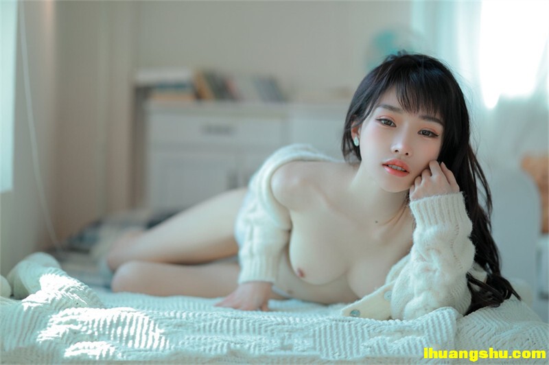 呆萌小萝莉，舌吻扣穴调情，扶着屌主动骑乘，操的舒服嗯嗯呻吟[377.60MB/MP4/WF]