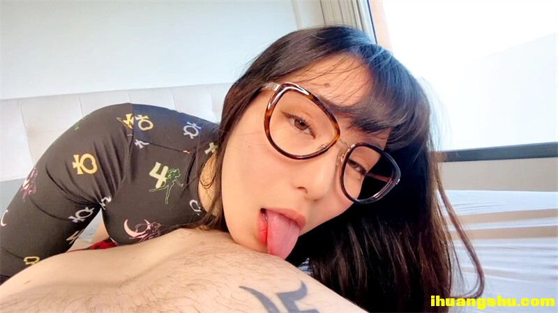 又一顶级的极品尤物下海出没！纯天然的白虎嫩穴自摸挑逗[817.62MB/MP4/WF]