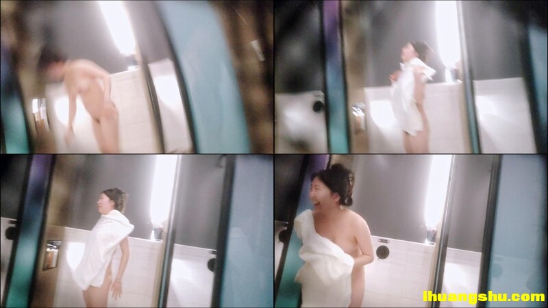 手持《闯入拍B》红裤眼睛小仙女，B洞口有白色的分泌物流出[MP4/37MB/windfiles]